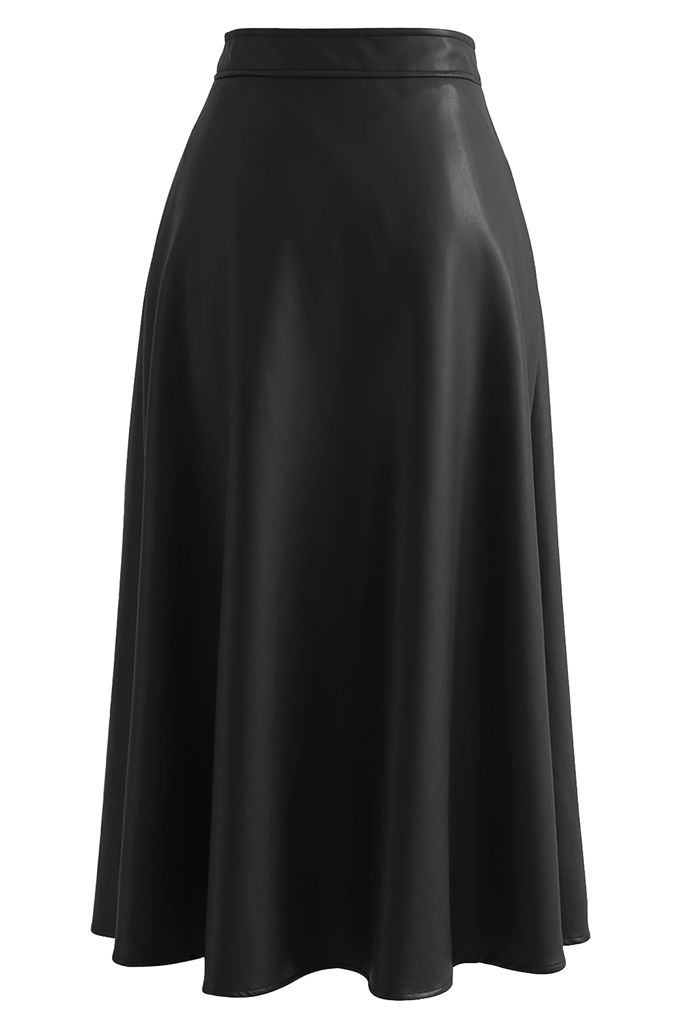 Falda acampanada de piel sintética con bolsillos con parches dobles en negro
