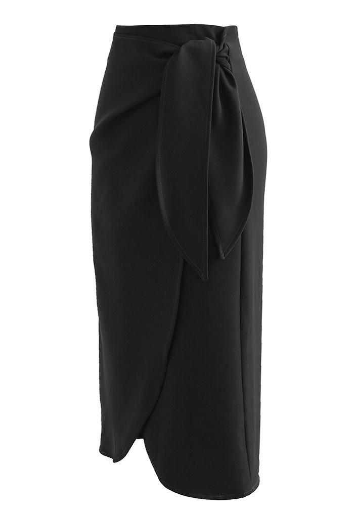 Falda midi con solapa en la cintura y nudo anudado en negro