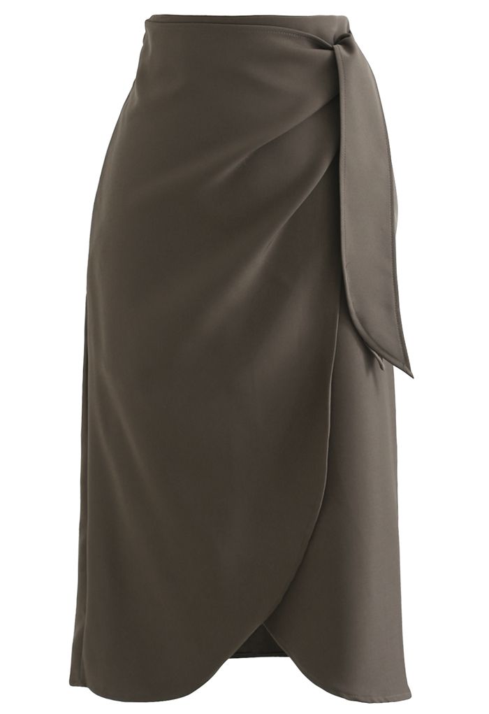 Falda midi con solapa en la cintura con nudo anudado en caqui oscuro