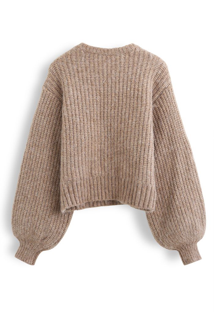 Suéter de punto de canalé de canalé con pompones difusos en marrón