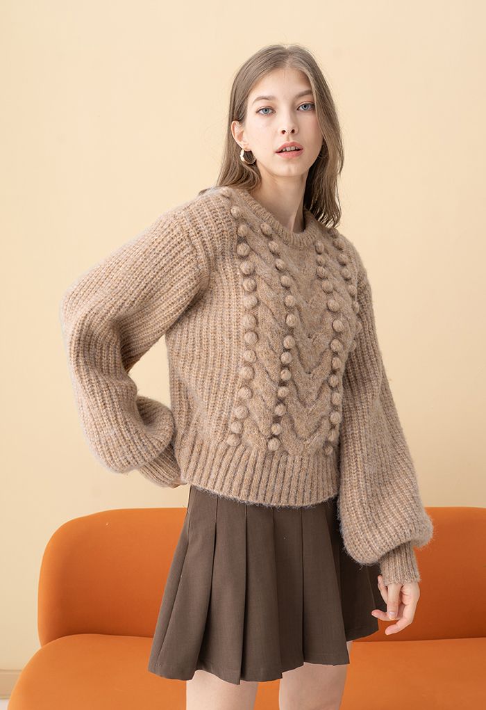 Suéter de punto de canalé de canalé con pompones difusos en marrón