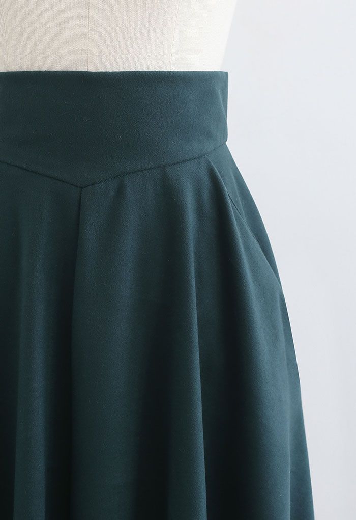 Falda midi clásica con bolsillos laterales en verde