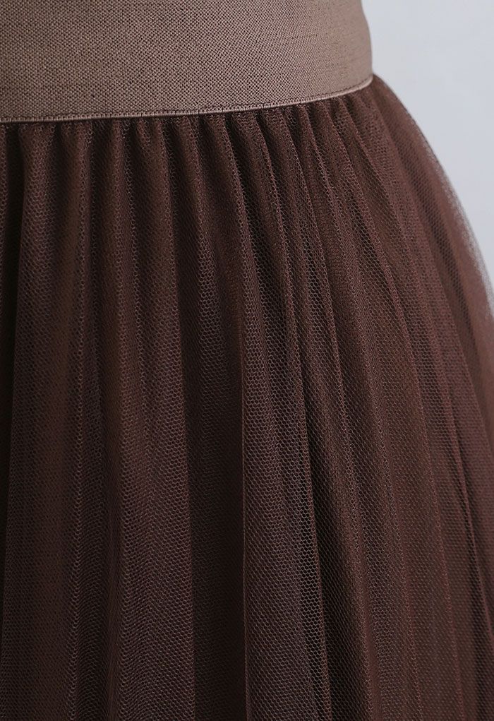 Falda plisada de malla degradada con estampado de lunares en marrón