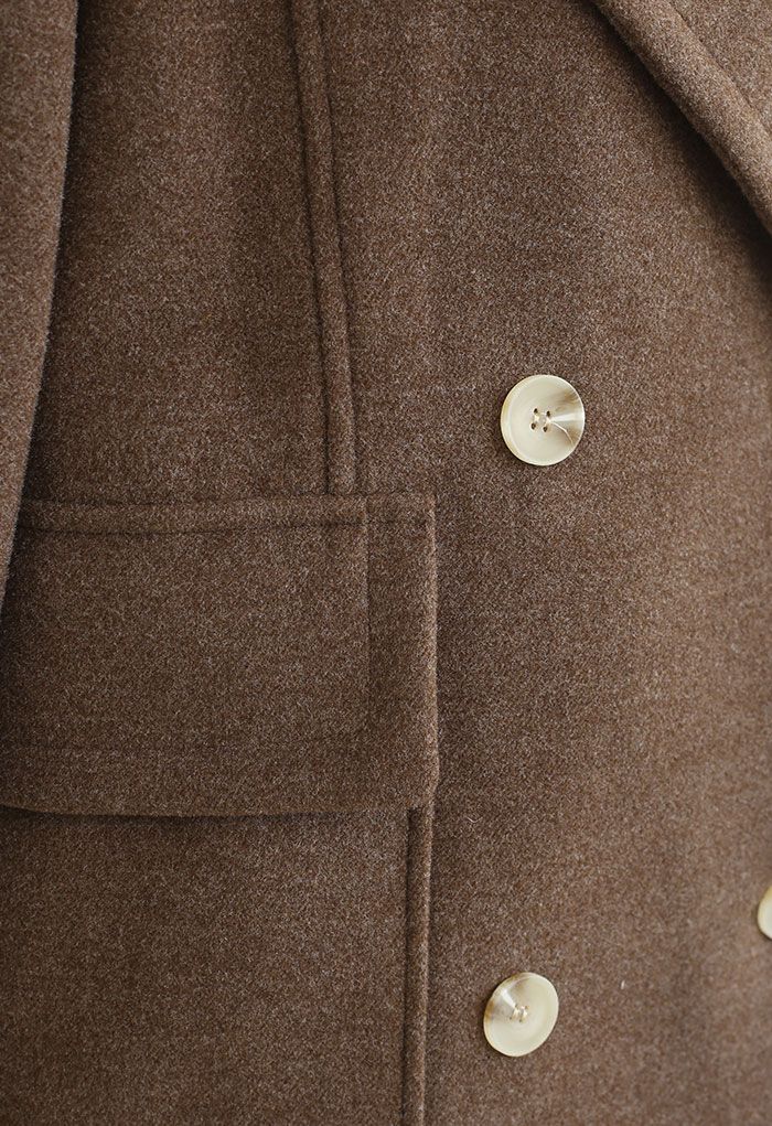 Abrigo de mezcla de lana suave con doble botonadura en marrón