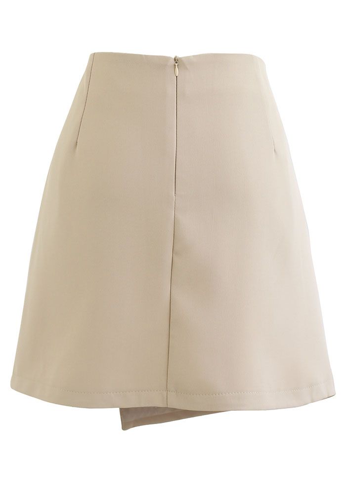 Minifalda con solapa y bolsillo falso abotonada en crema