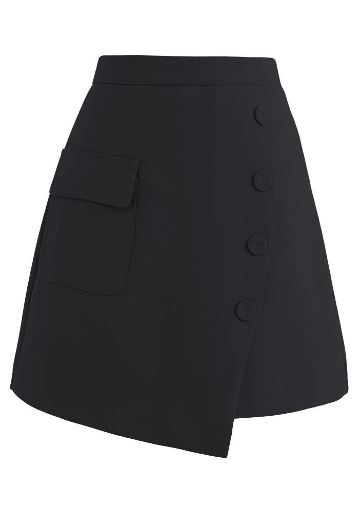 Minifalda negra con solapa y bolsillo falso abotonada