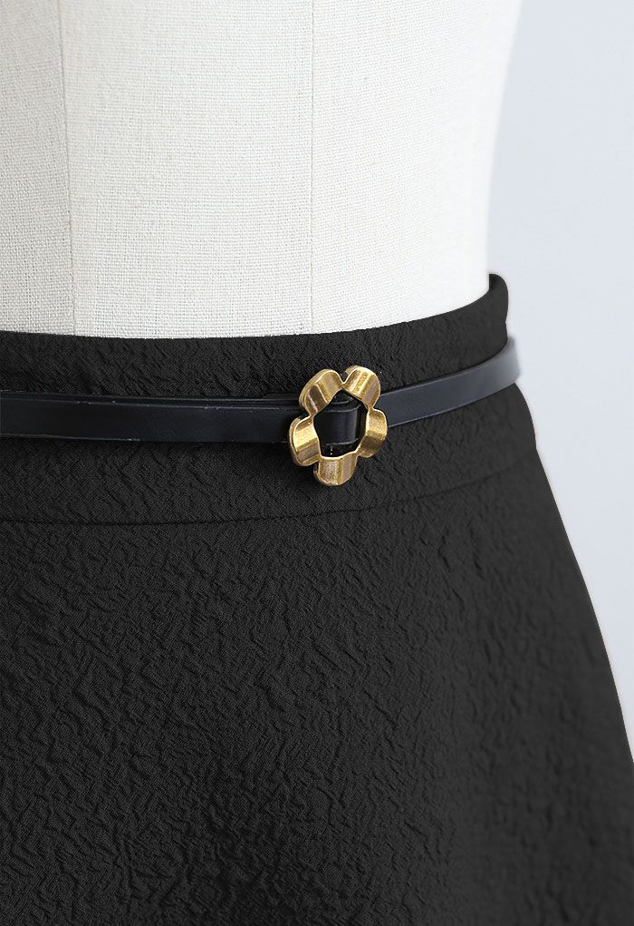 Falda midi acampanada con estampado floral y cinturón en negro