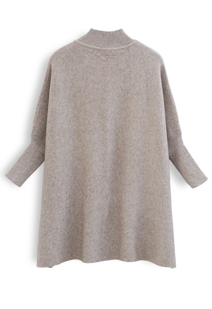 Suéter tipo capa de punto con lentejuelas en zigzag en tostado claro