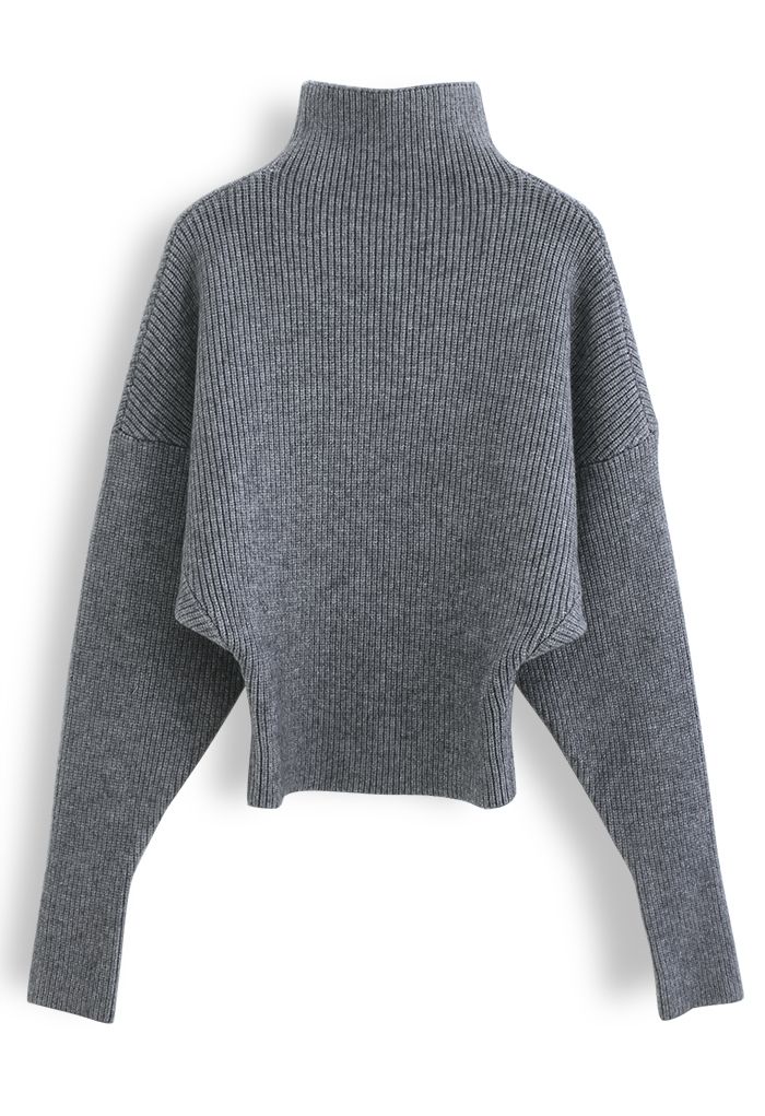 Suéter de punto acanalado con cuello alto y mangas de murciélago en gris