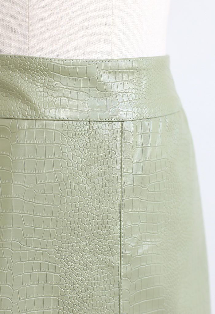 Falda de piel sintética con estampado de cocodrilo en pistacho