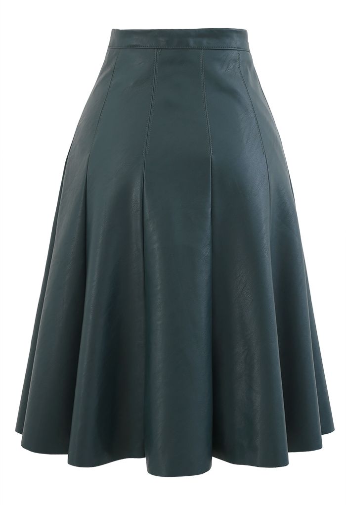 Falda plisada con detalle de costuras de cuero sintético en verde oscuro