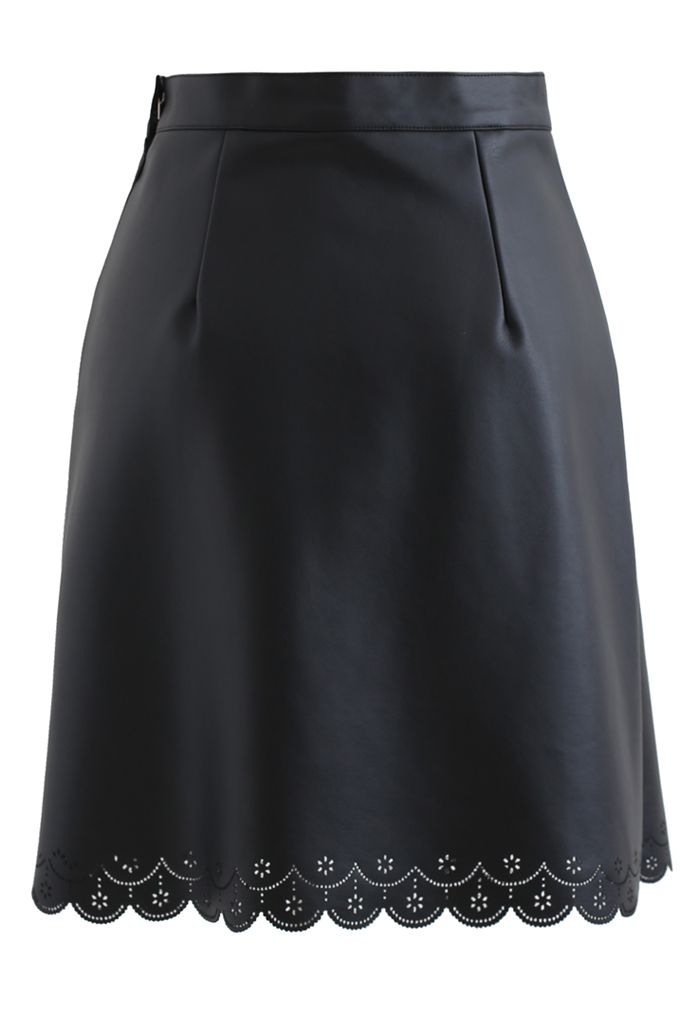 Minifalda de cuero sintético calado en negro