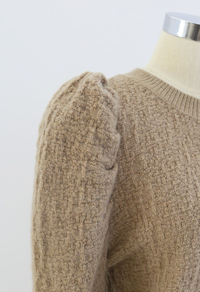 Suéter de punto con textura de hombros abullonados en tostado