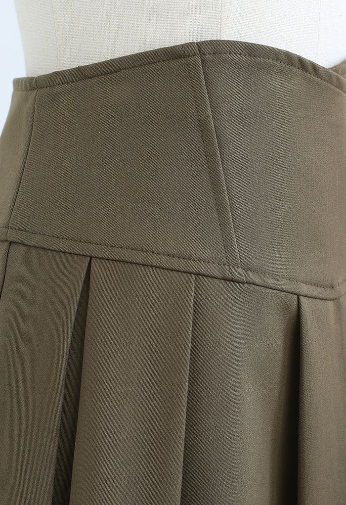 Minifalda plisada con cintura corsé en verde oliva