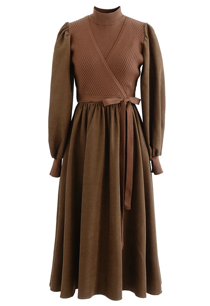 Falso vestido de punto de dos piezas con cuello simulado empalmado en marrón