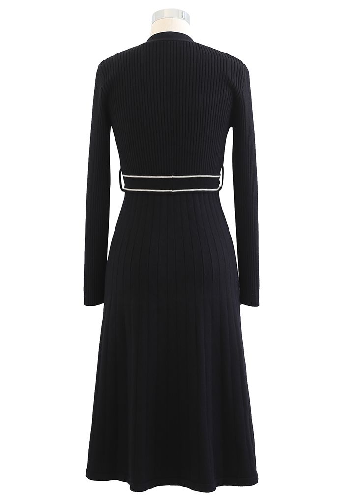 Vestido de punto con botones y línea en contraste brillante en negro