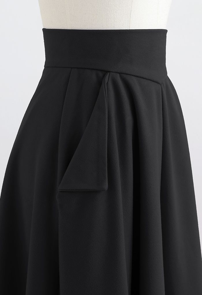 Falda midi clásica con bolsillos laterales en negro