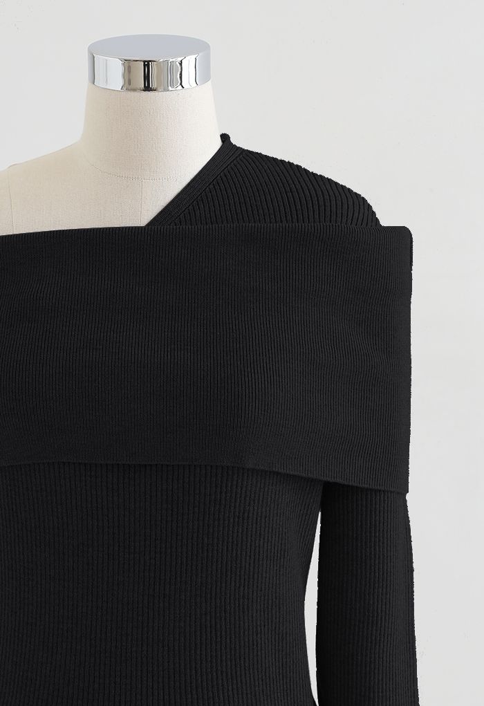 Suéter de punto con hombros oblicuos flexibles en negro