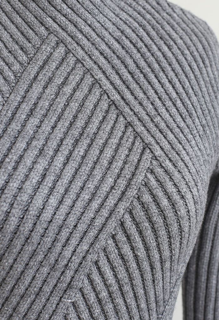 Top de punto entallado de manga larga con cuello simulado en gris