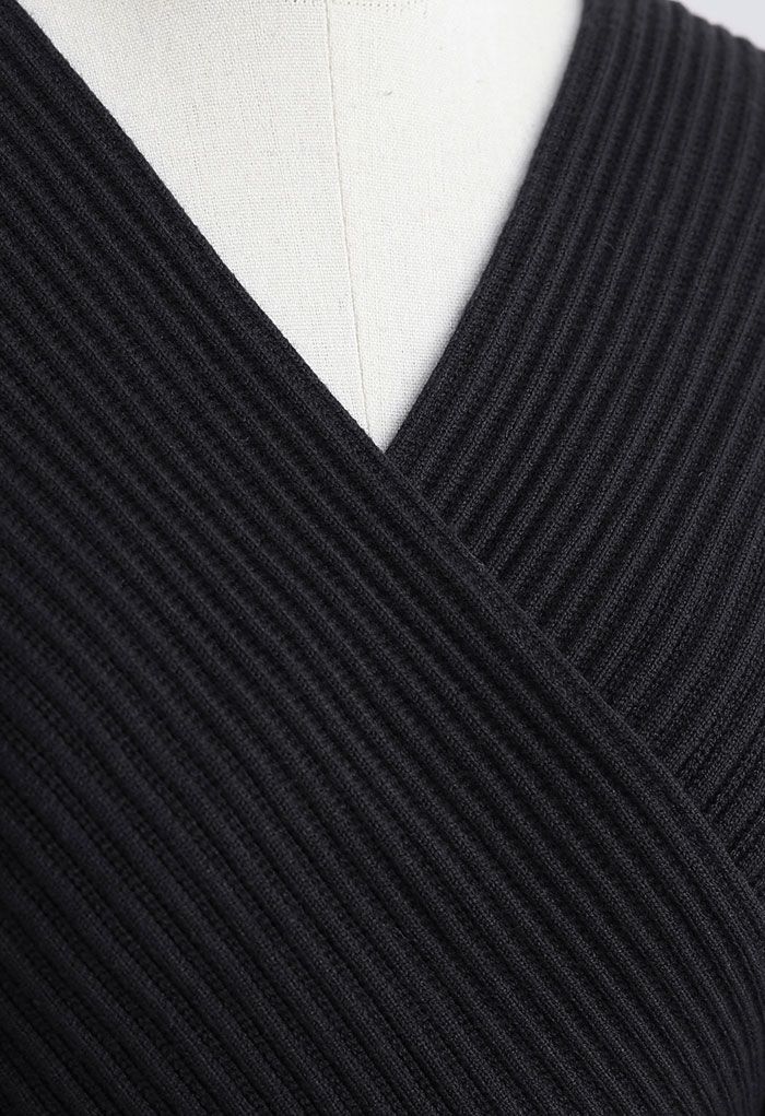 Vestido midi de punto ajustado cruzado de manga larga en negro