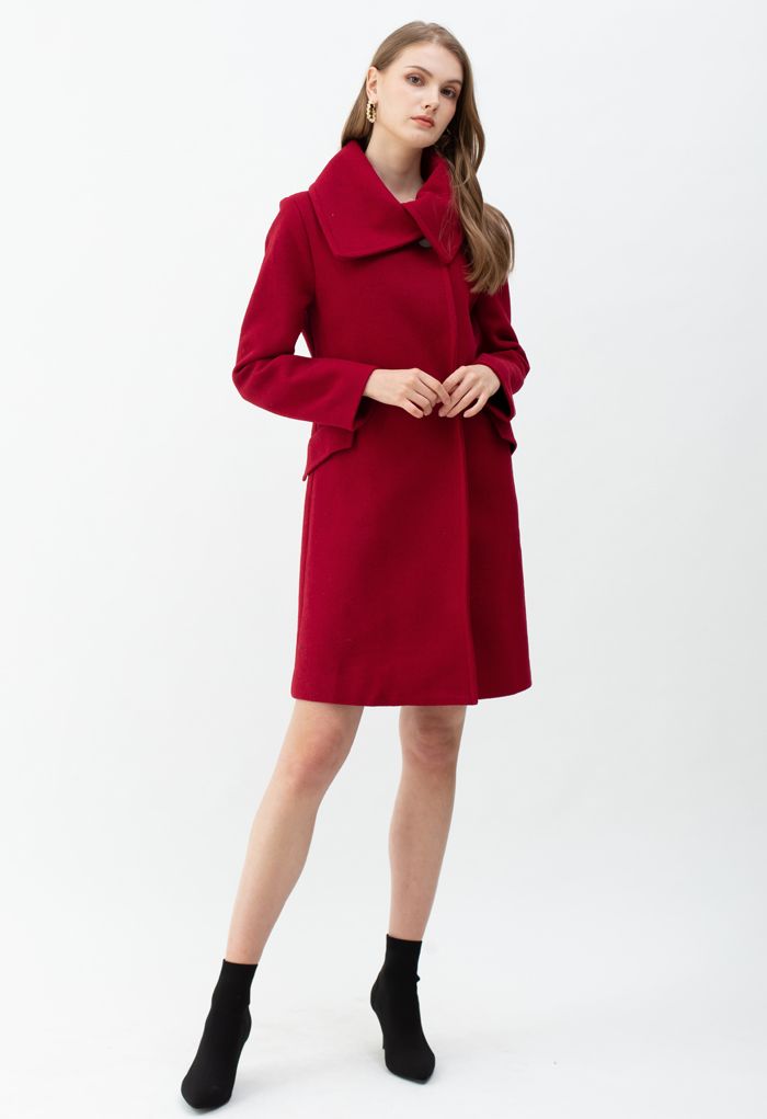 Abrigo de mezcla de lana con botones y cuello en punta en rojo