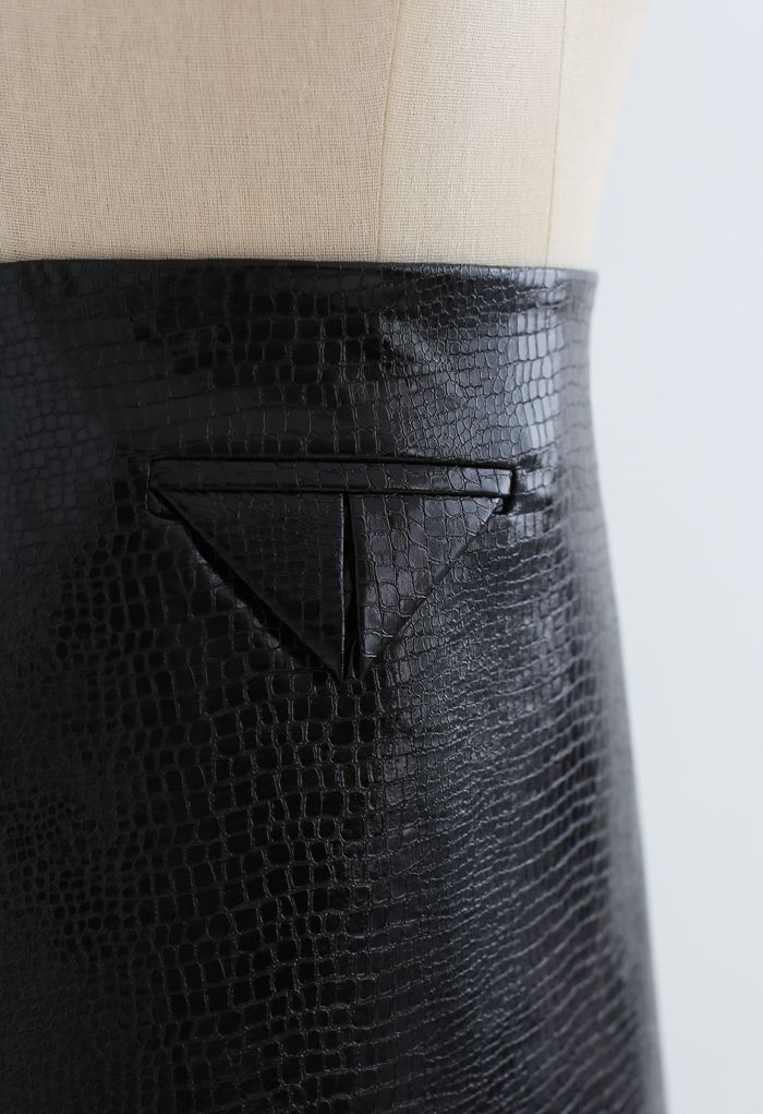 Minifalda de piel sintética de cocodrilo en negro