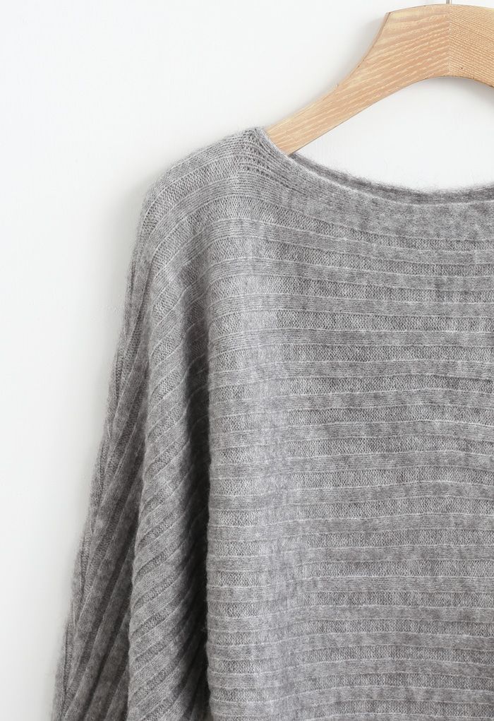 Suéter de punto corto con cuello barco difuso en gris
