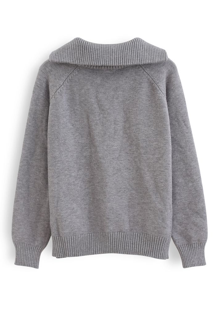 Suéter de bolsillo con cuello de solapa y cuello en V en gris
