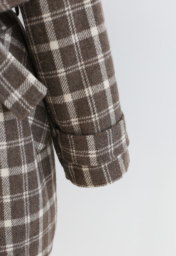 Abrigo de mezcla de lana a cuadros con doble botonadura en marrón