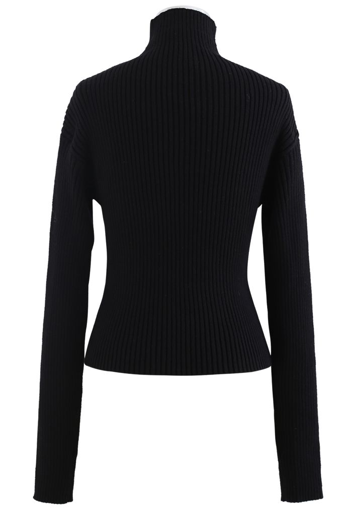 Suéter de punto acanalado con hombros acolchados en negro