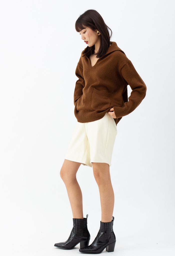 Suéter de bolsillo con cuello de solapa y cuello en V en marrón