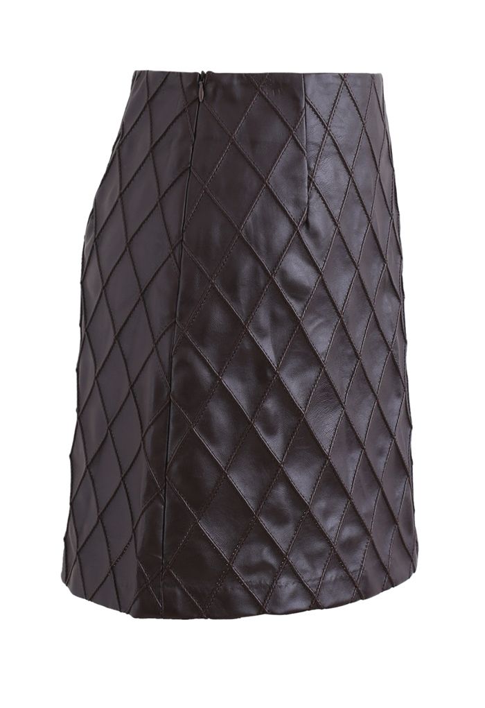 Falda de brotes de cuero sintético con textura de diamantes en marrón