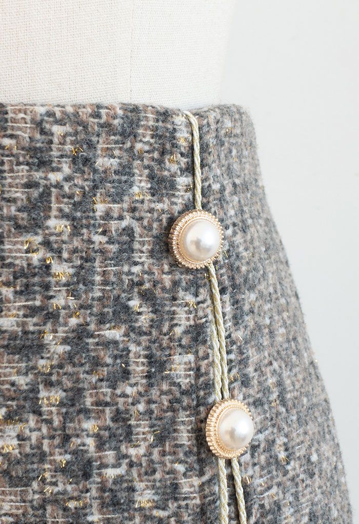 Minifalda de tweed con botones y flecos dorados en humo