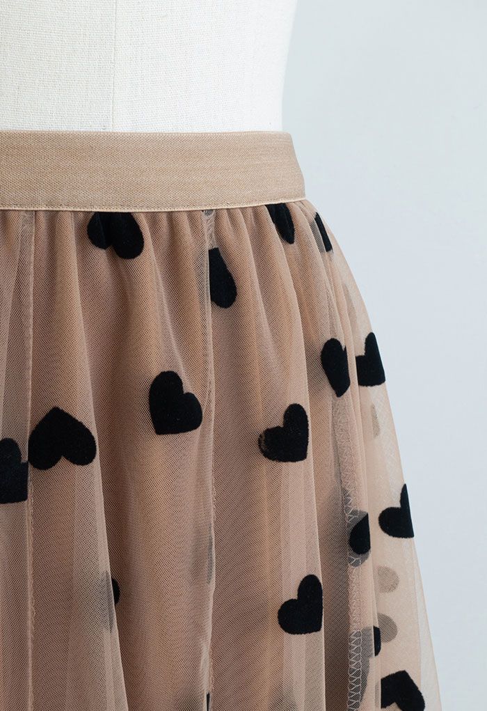 Falda larga de malla de doble capa con corazones 3D en caramelo