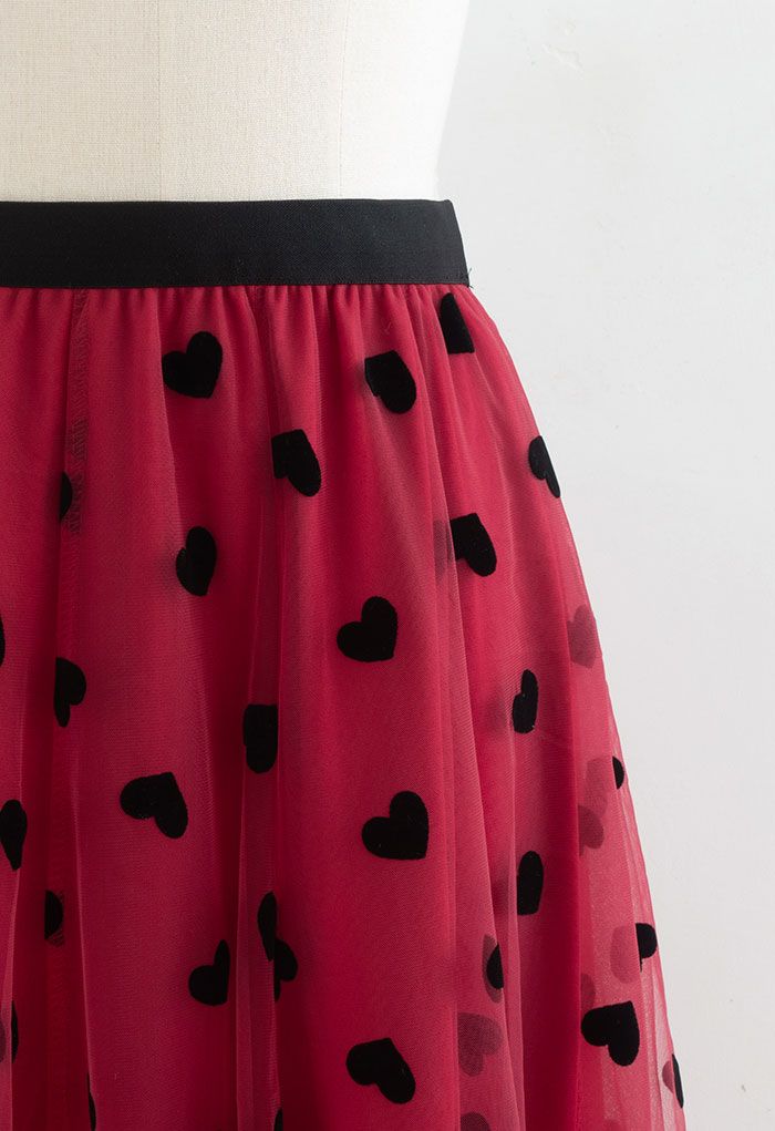 Falda larga de malla de doble capa con corazones 3D en rojo