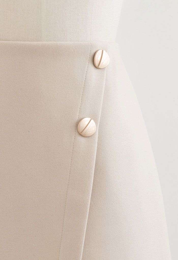 Minifalda de mezcla de lana con solapa y botones dobles en marfil