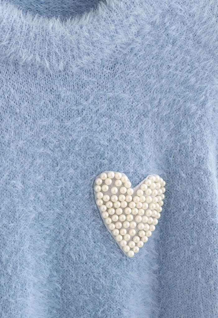 Suéter de punto suave difuso con parche de corazón nacarado en azul