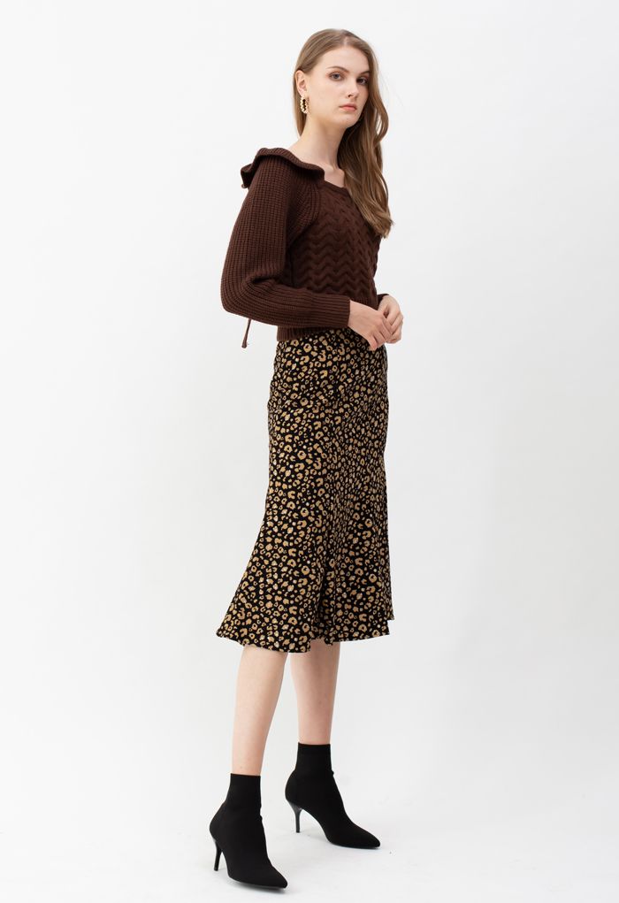 Falda midi de terciopelo con dobladillo acampanado y estampado de leopardo