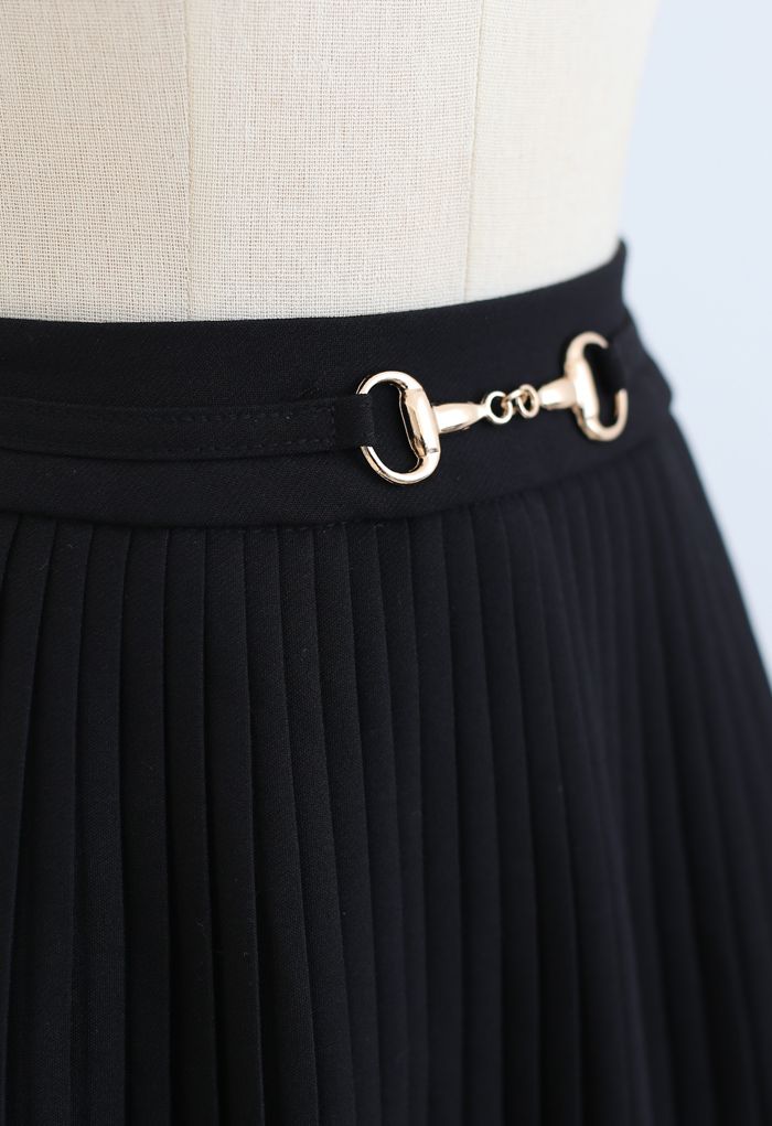 Minifalda plisada con ribetes de Horsebit en negro