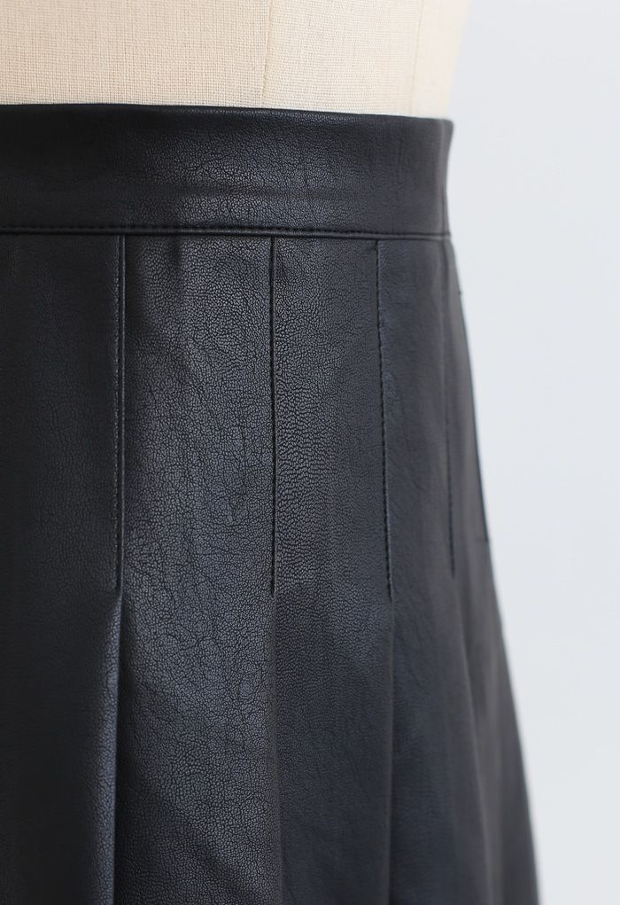 Minifalda plisada de piel sintética en negro