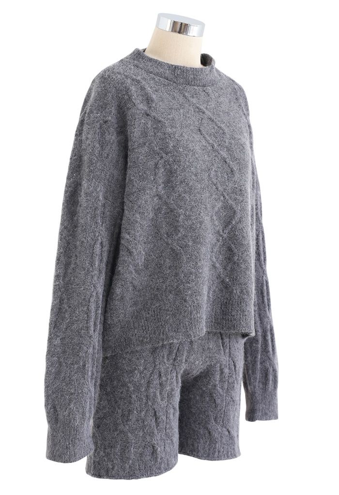 Conjunto de suéter y shorts de punto de ochos en gris
