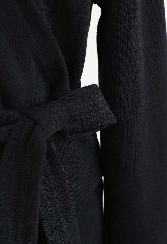 Conjunto de pantalones de pernera recta y sudadera con lazo cruzado en negro