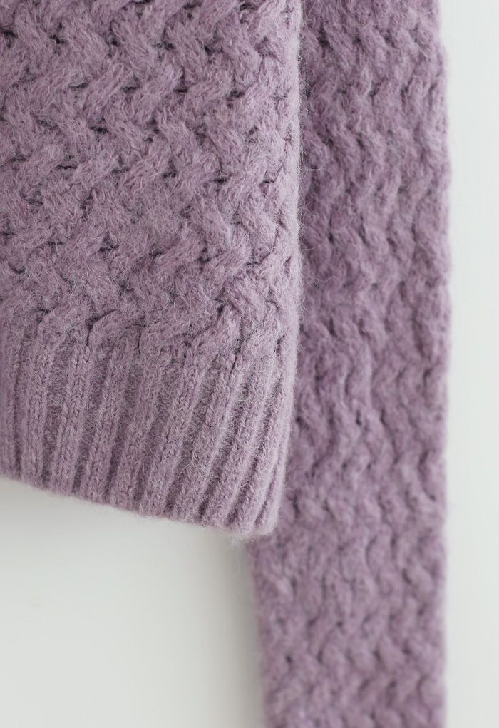 Suéter de cuello redondo entrecruzado Fuzzy en lila
