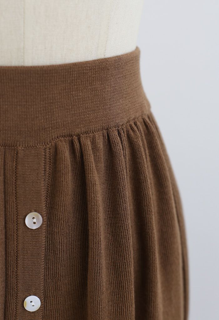 Falda de punto acanalado plisada con botones en la parte delantera en caramelo