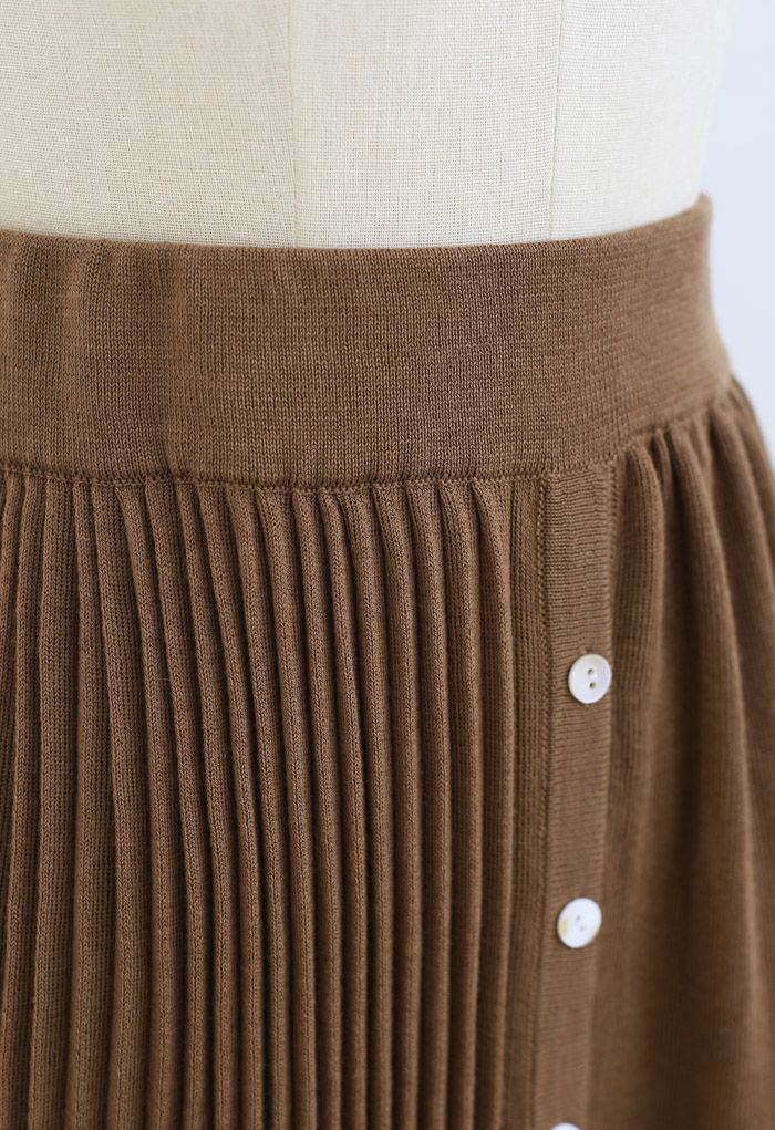 Falda de punto acanalado plisada con botones en la parte delantera en caramelo