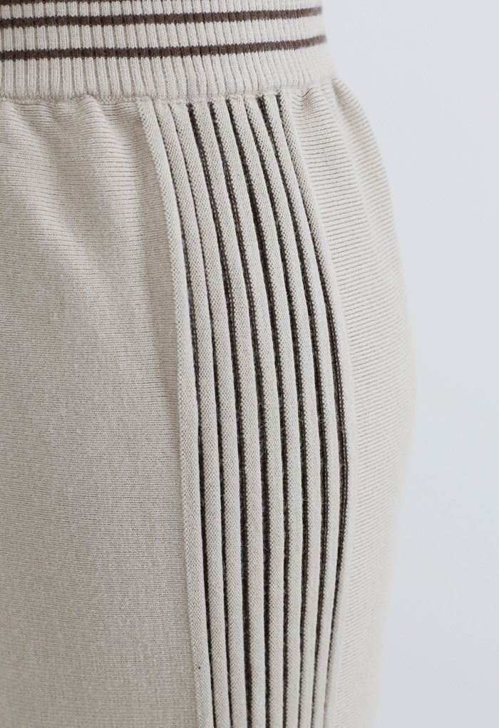 Pantalones de punto acanalado con cordón lateral en contraste en arena
