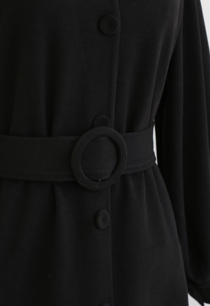 Vestido de abrigo con botones y cinturón con cuello en negro