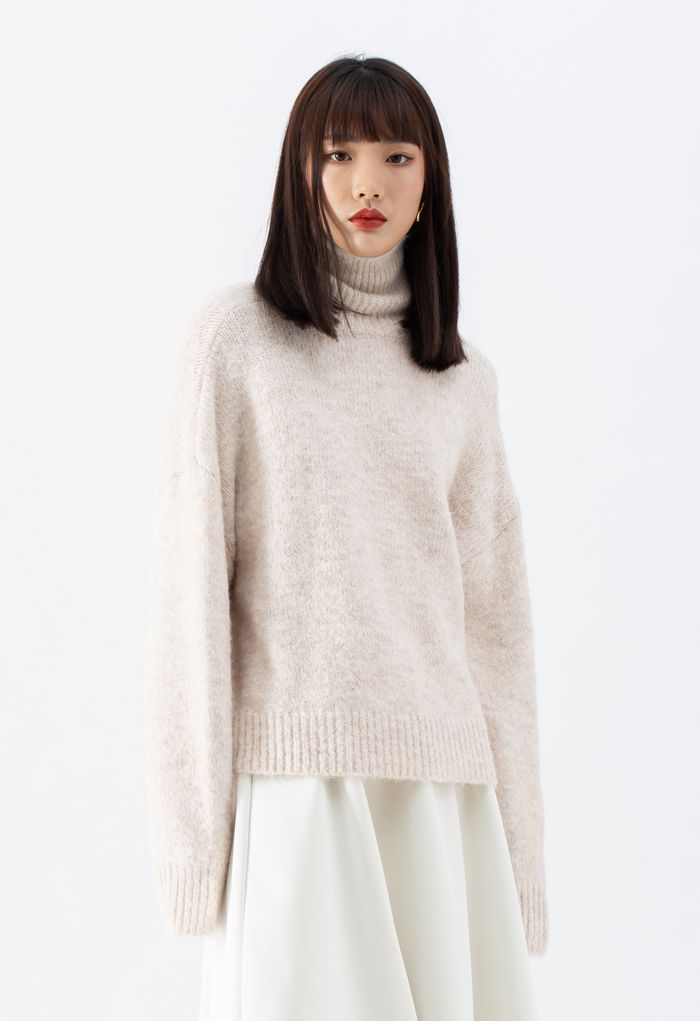 Elegante suéter de cuello alto de punto difuso en lino