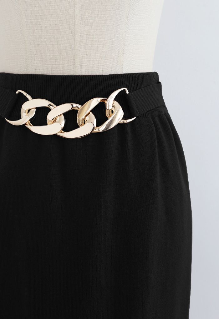 Falda de punto con abertura en la cintura con cadena dorada en negro