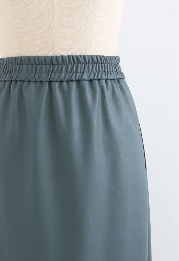 Elegante falda lápiz midi de cuero sintético suave en verde